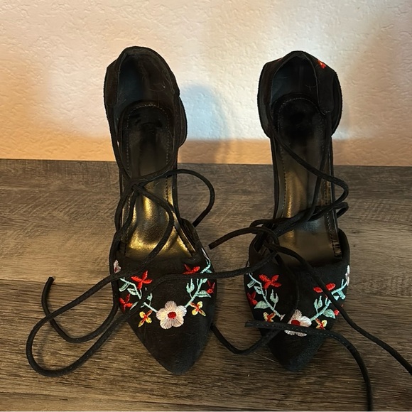 Shoes - Must bundle Women’s heels shoes size 7.5